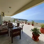 Seaview Flora's Luxury Apartamento *
