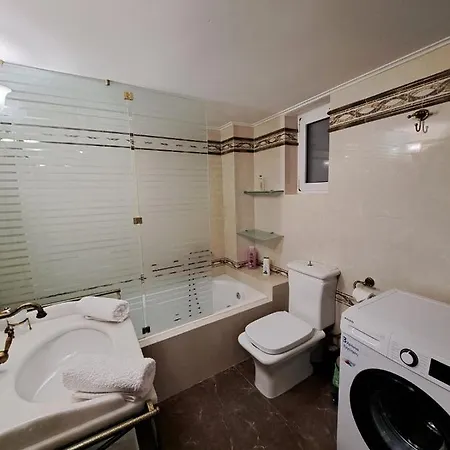 Seaview Flora's Luxury Apartment-300meters From The Appartement *