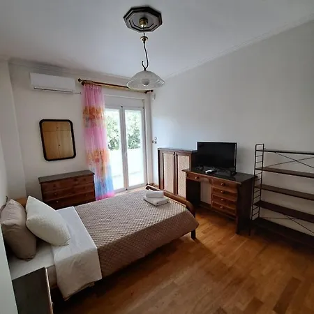 Seaview Flora's Luxury Apartment-300meters From The Appartement Rethimnon