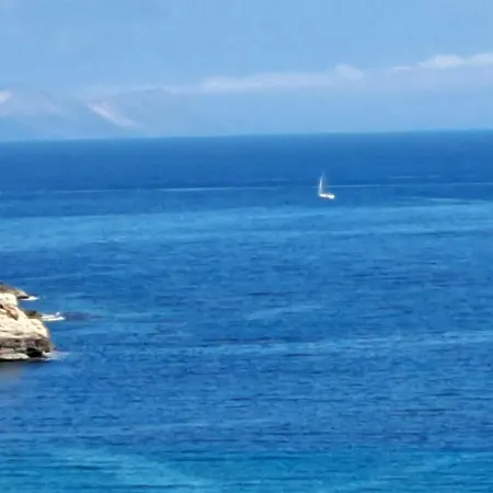 Seaview Flora's Luxury Apartment-300meters From The Appartement