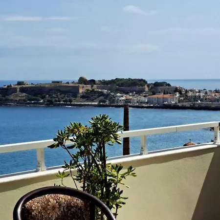 Seaview Flora's Luxury Apartment-300meters From The Rethimnon
