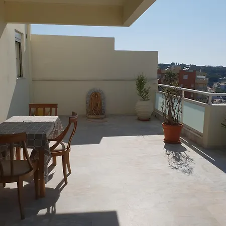 Seaview Flora's Luxury Apartment-300meters From The Rethimnon