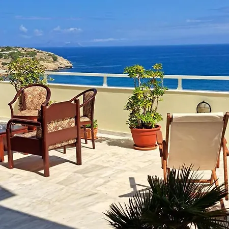 Seaview Flora's Luxury Apartment-300meters From The * Rethymno (Crete)