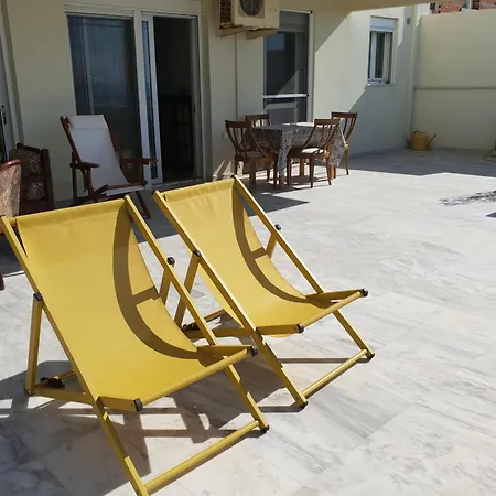 Seaview Flora's Luxury Apartment-300meters From The Apartment *
