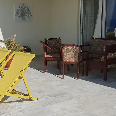 Seaview Flora's Luxury Apartment-300meters From The Apartment *
